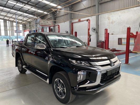 So sánh nhanh Toyota Hilux 2021 và Mitsubishi Triton 2021