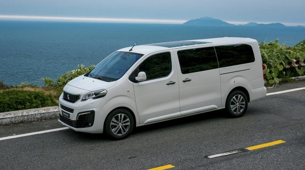 Mẫu xe Peugeot Traveller đánh giá chi tiết