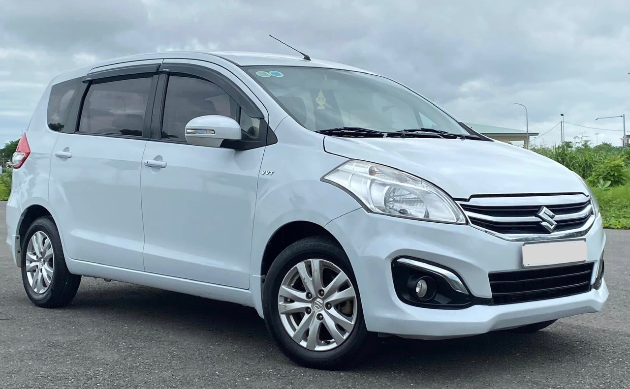 Suzuki Ertiga cũ với không gian nội thất rộng rãi